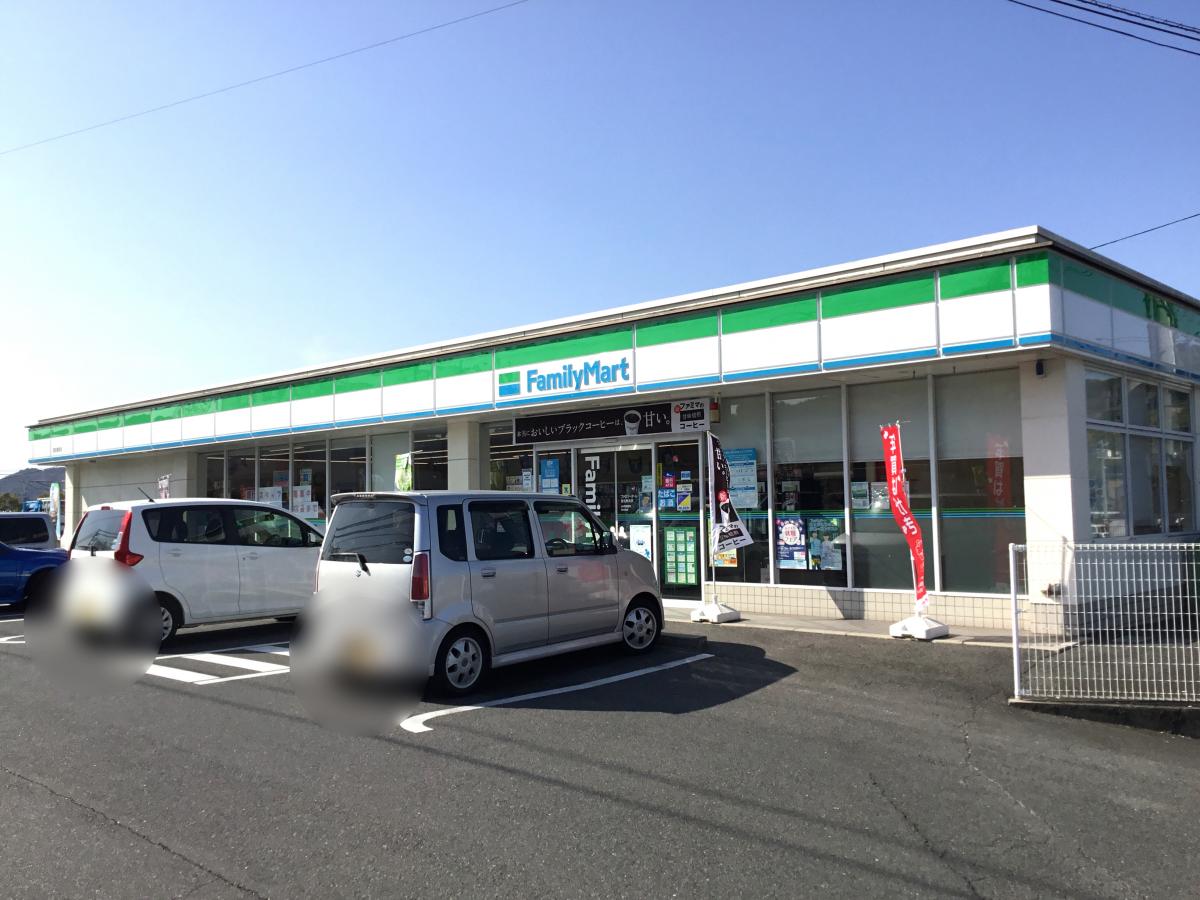 コンビニ　ファミリーマート 里庄浜中店（コンビニ）まで221m