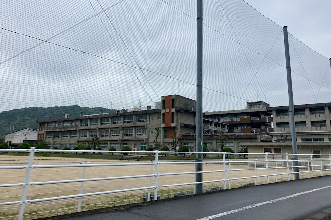 中学校　笠岡市立笠岡東中学校（中学校）まで440m