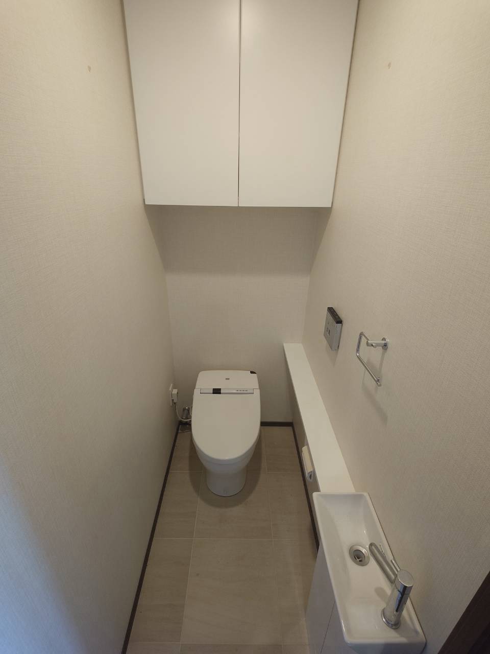 地下鉄四つ橋線 肥後橋駅 徒歩1分 46階建 築18年のトイレ写真