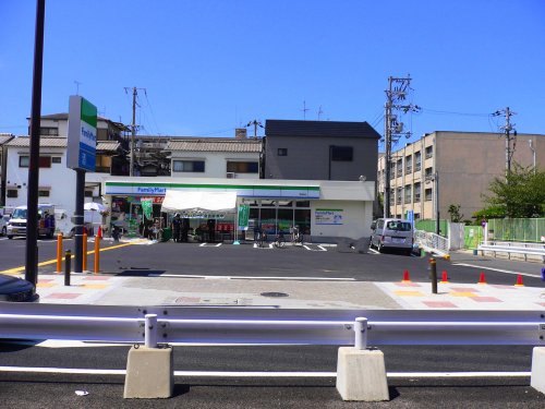 コンビニ　ファミリーマート 西成松店（コンビニ）まで171m