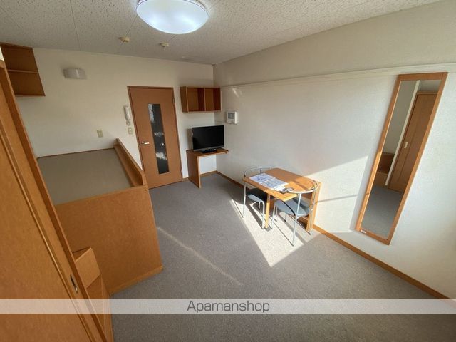レオパレスセレステ湖山の居間写真