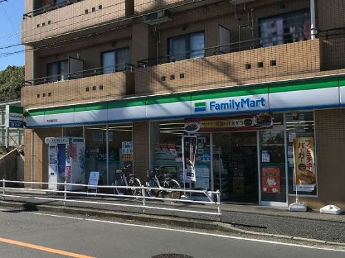 コンビニ　ファミリーマート アスロード横浜生麦店（コンビニ）まで275m