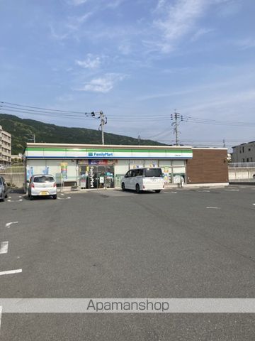 コンビニ　ファミリーマート（コンビニ）まで1203m
