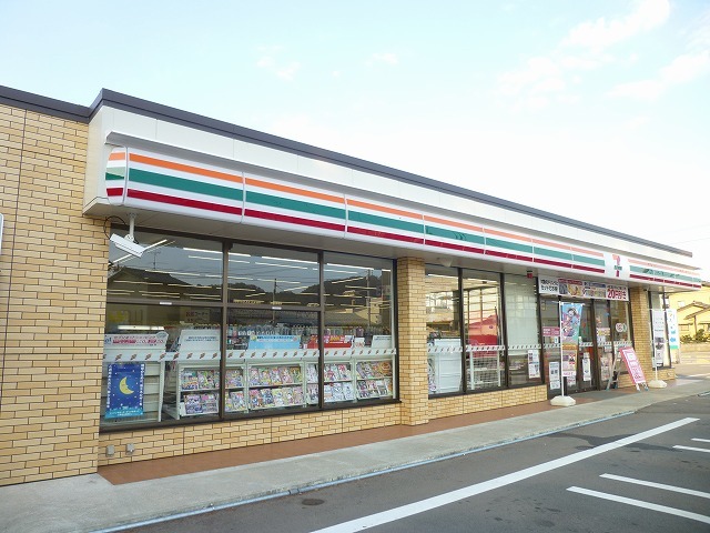 コンビニ　セブンイレブン（コンビニ）まで550m