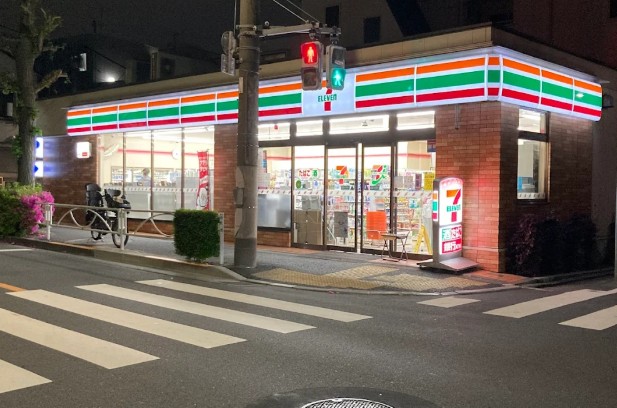 コンビニ　セブンイレブン 上目黒5丁目店（コンビニ）まで88m