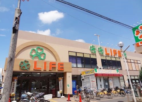 スーパー　ライフ 川崎桜本店（スーパー）まで747m