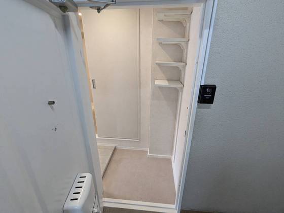 玄関　※別部屋の写真です