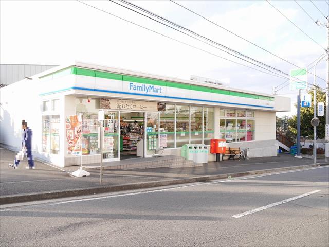 コンビニ　ファミリーマート西八朔町店（コンビニ）まで662m