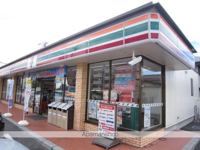 コンビニ　セブンイレブン（コンビニ）まで305m