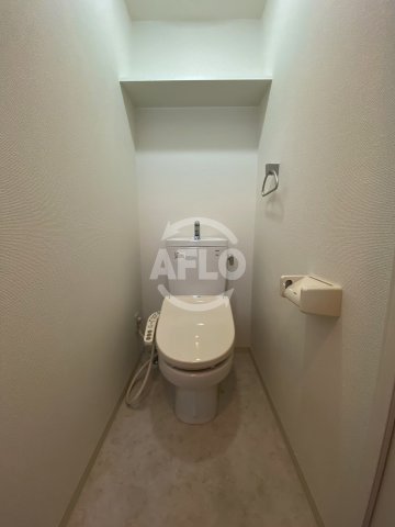 トイレ　レジディア京町堀　温水洗浄便座