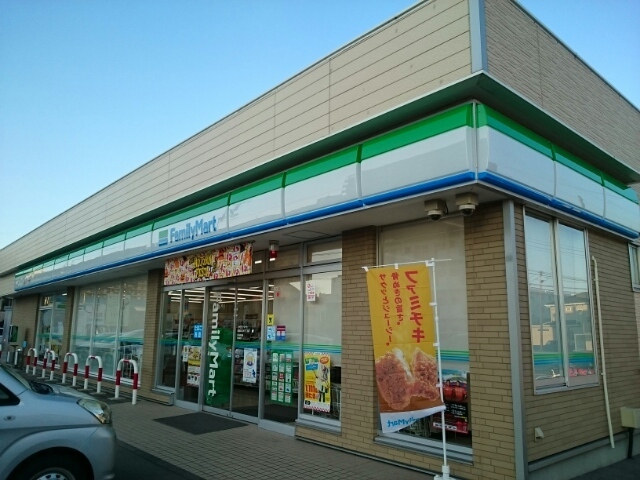 コンビニ　ファミリーマートあぶみ３丁目店（コンビニ）まで90m