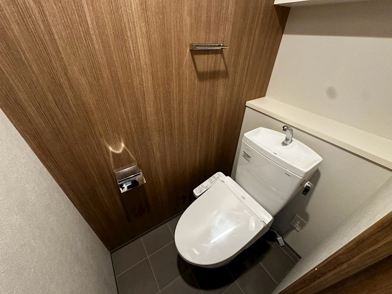 THE SENSE RESIDENCE 甲南山手のトイレ写真