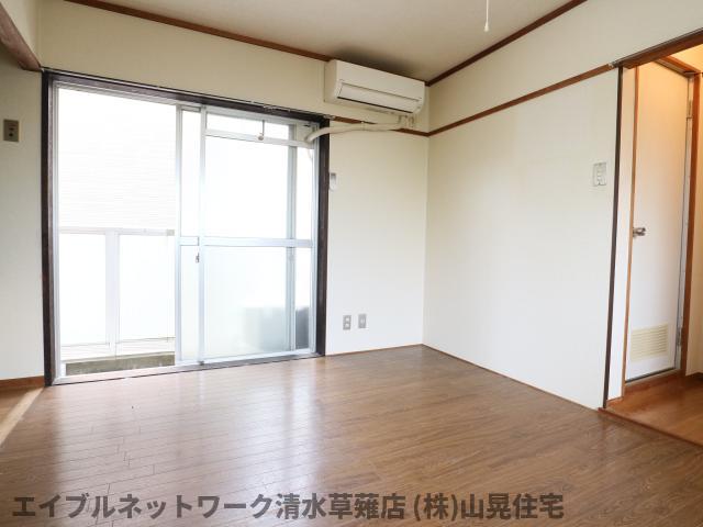 居室・リビング　スタンダードな洋室です