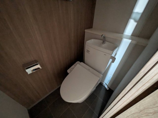 THE SENSE RESIDENCE 甲南山手のトイレ写真