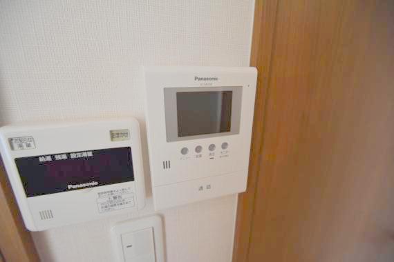 セキュリティ　TVモニターホンで来客が誰か確認してから開けて下さいね