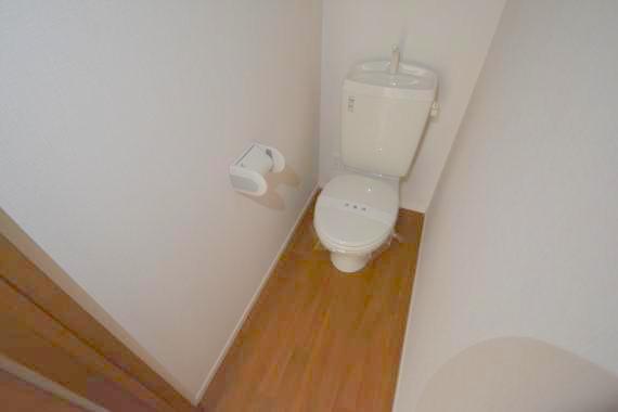 トイレ　清潔感のあるトイレは、誰もがリラックスできる空間です。