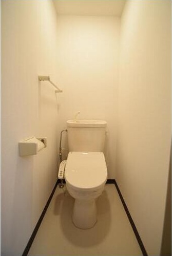 地下鉄東山線 中村公園駅 徒歩16分 4階建 築31年のトイレ写真