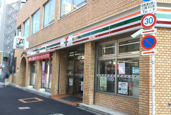 コンビニ　セブンイレブン新宿曙橋駅西店（コンビニ）まで192m