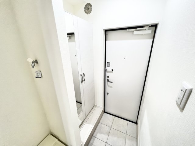 玄関　※別部屋参考写真