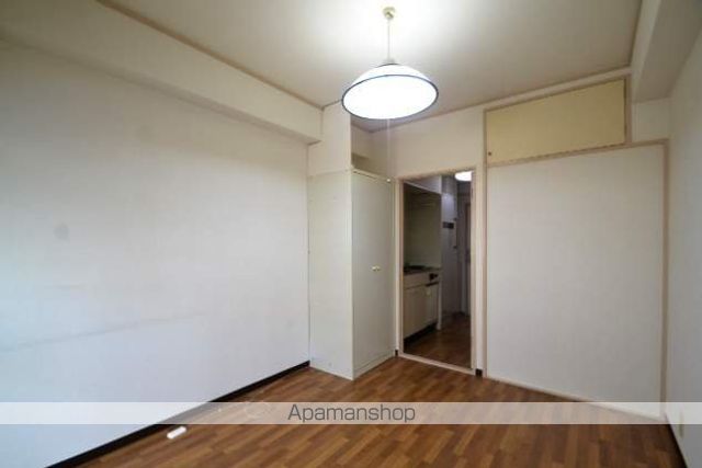 広島市南区 4階建 築29年の居間写真