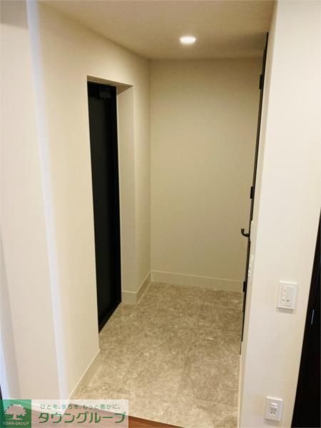 玄関　※同建物別部屋の写真です。