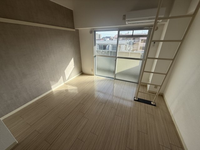 メゾンフィルブロードの居間写真