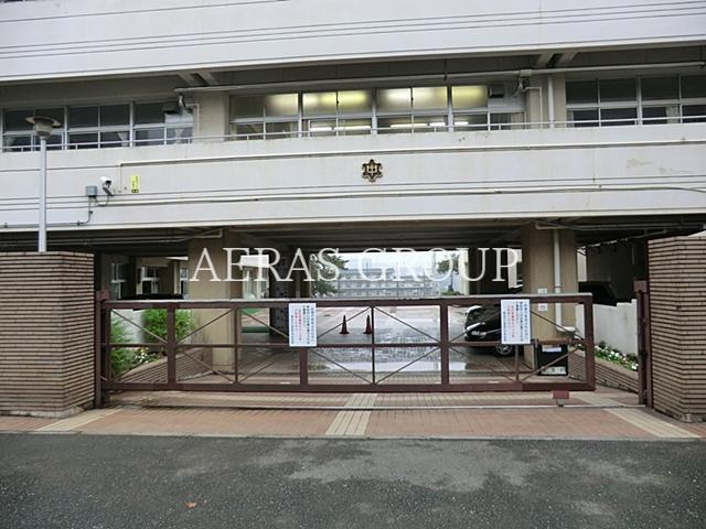 中学校　横浜市立浦島丘中学校（中学校）まで941m