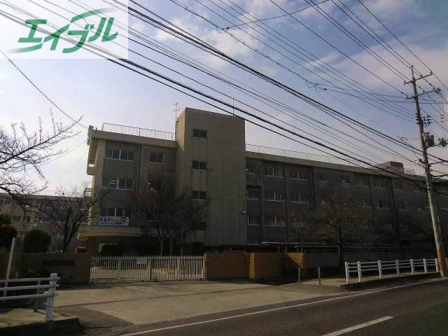 中学校　芳泉中学校（中学校）まで800m
