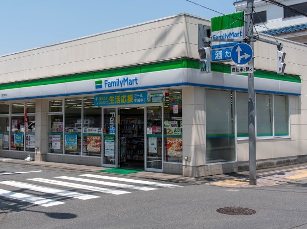 コンビニ　ファミリーマート 国立駅北店（コンビニ）まで713m