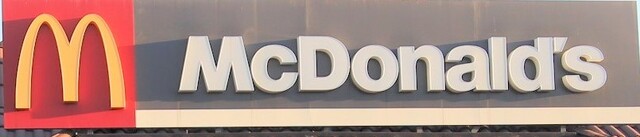 飲食店　マクドナルド甲府アルプス通り店　徒歩８分（飲食店）まで600m