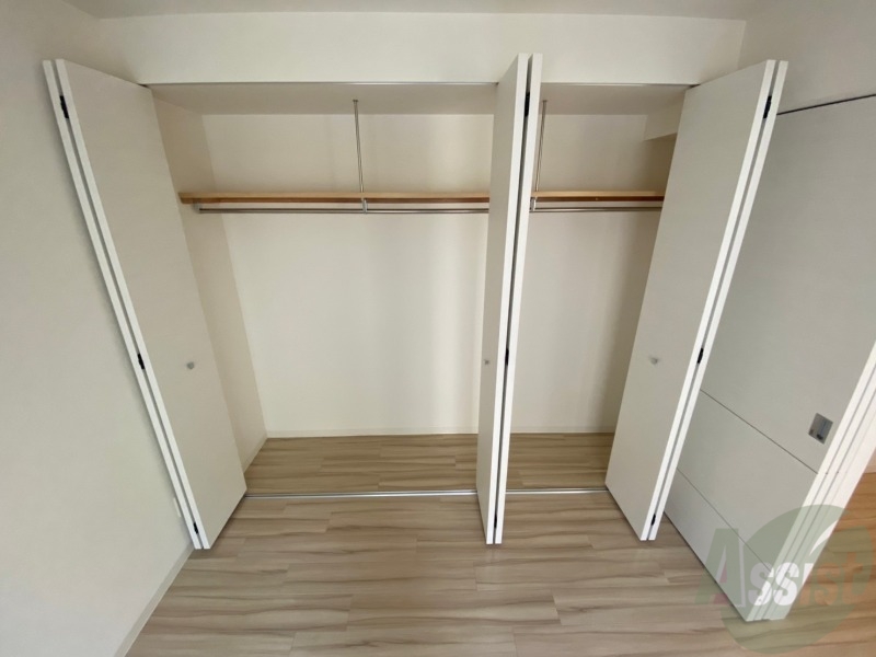 収納　クローゼットは奥行きもあり、荷物が多い方でも安心です。
