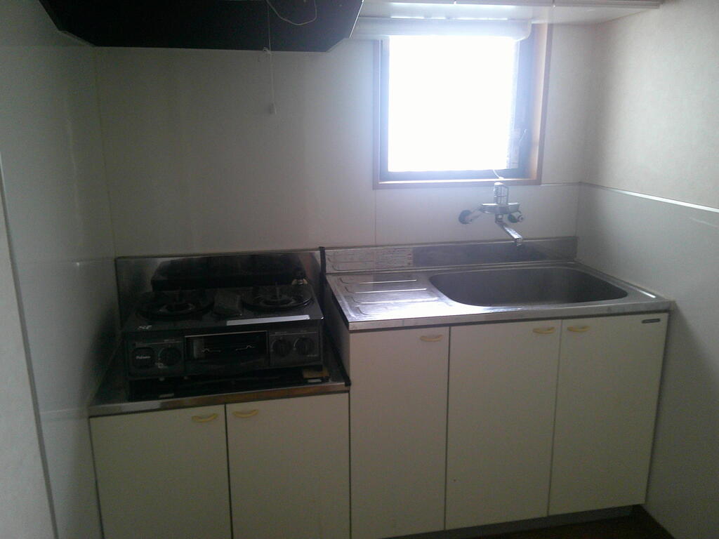 台5丁目貸家のキッチン写真
