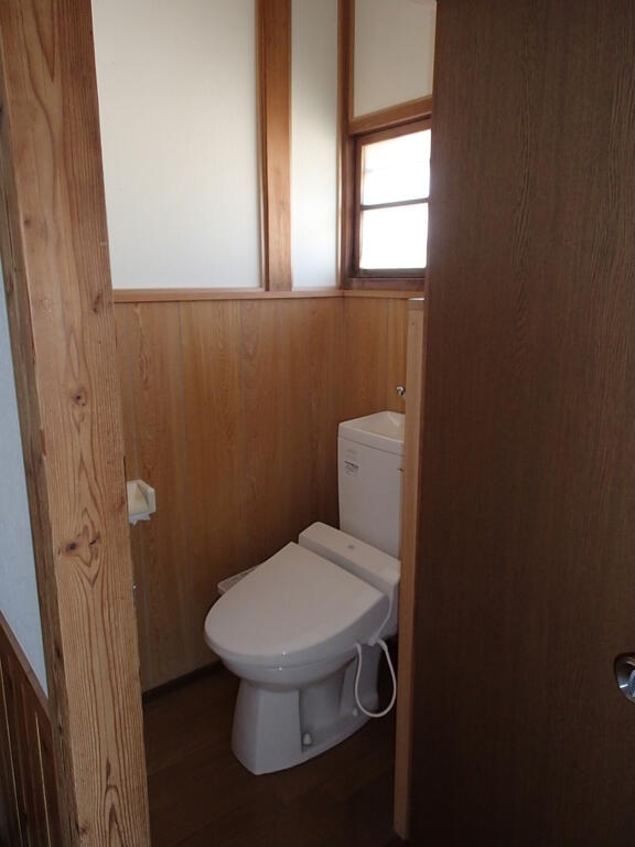 台5丁目貸家のトイレ写真