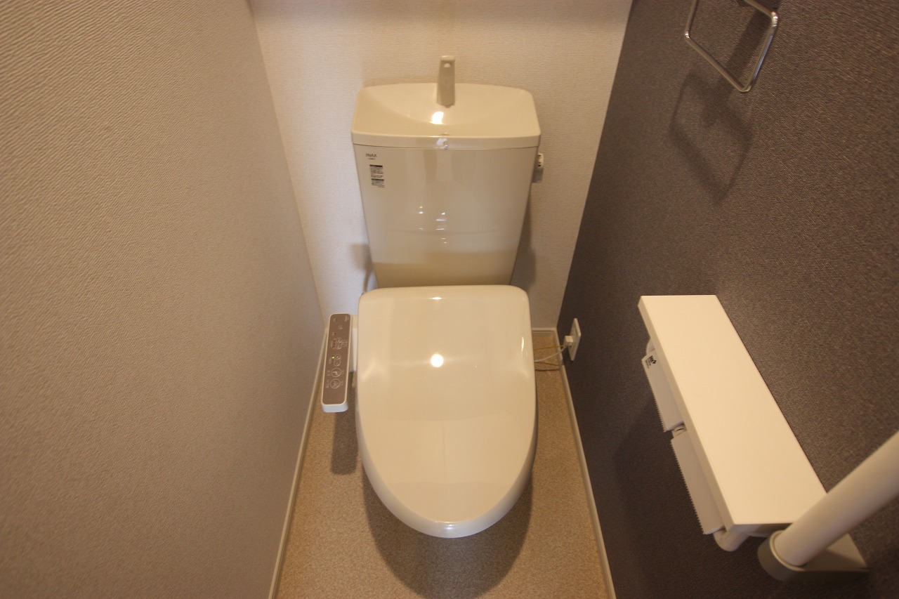 高松琴平電鉄長尾線 高田駅 徒歩30分 2階建 築1年のトイレ写真