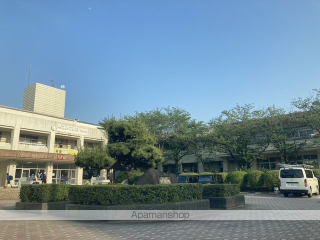 中学校　春日市立中学校春日南中学校（中学校）まで395m