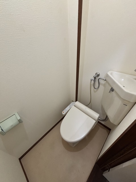 トイレ　クリーニング前写真