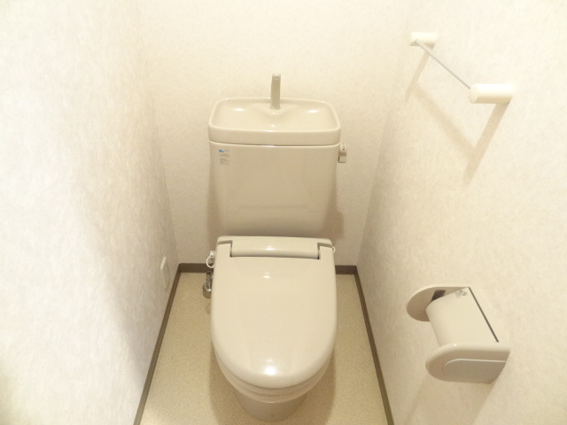 トイレ　温水洗浄便座設置します！