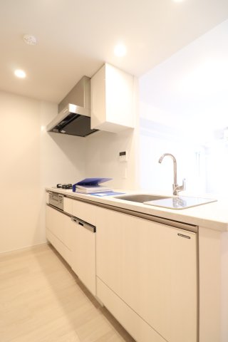 キッチン　間取り反転タイプのお部屋の写真です。 前回募集時の写真です。