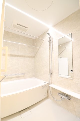 バス・シャワールーム　間取り反転タイプのお部屋の写真です。 前回募集時の写真です。