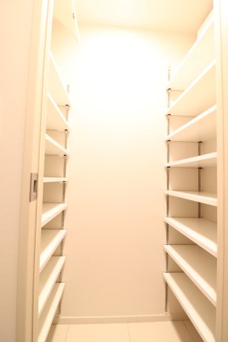 収納　間取り反転タイプのお部屋の写真です。 前回募集時の写真です。