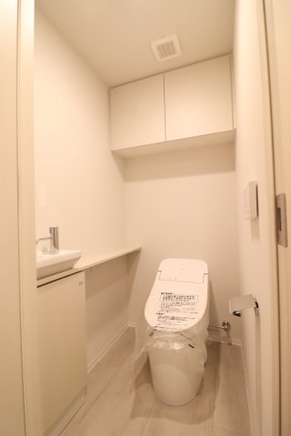 トイレ　間取り反転タイプのお部屋の写真です。 前回募集時の写真です。