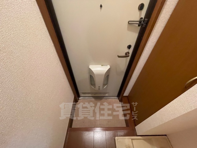 京王線 千歳烏山駅 バス乗車時間：15分 最寄りバス停で下車 徒歩2分 2階建 築23年の玄関写真