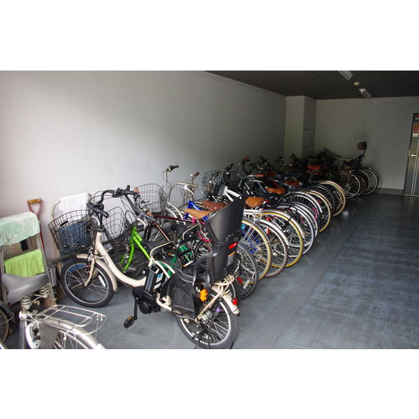 地下鉄名城線 金山駅 徒歩12分 8階建 築23年の外観写真