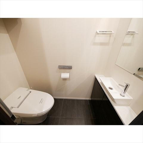 コンフォリア新宿イーストサイドタワーのトイレ写真
