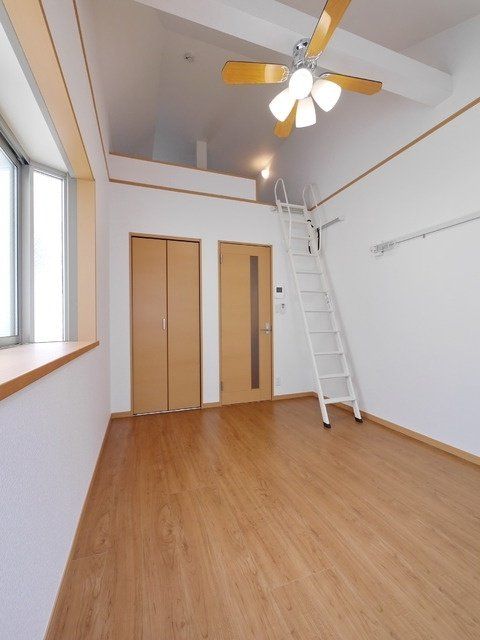 シャンブル日吉の居間写真