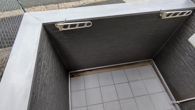 バルコニー　物干しホルダー有り