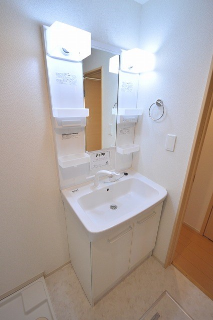 洗面設備　写真は反転タイプです。