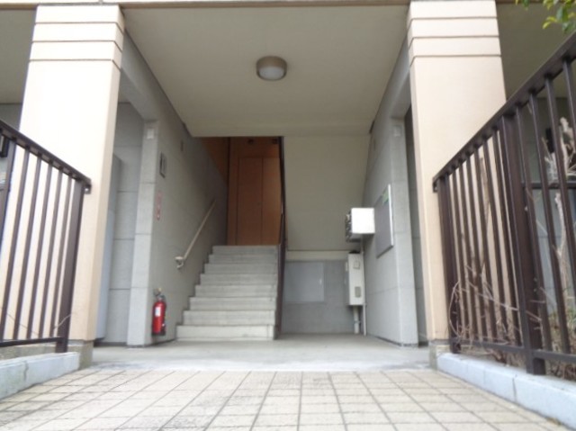 エントランス　建物入口　※現況優先