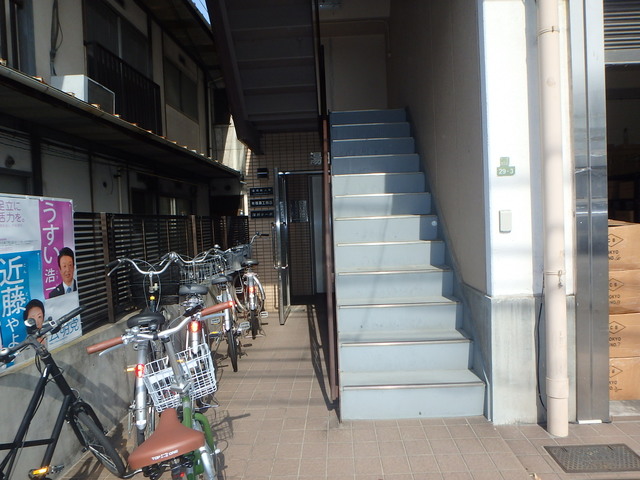 エントランス　階段