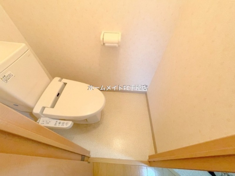 トイレ　シャワートイレ付きでございます！